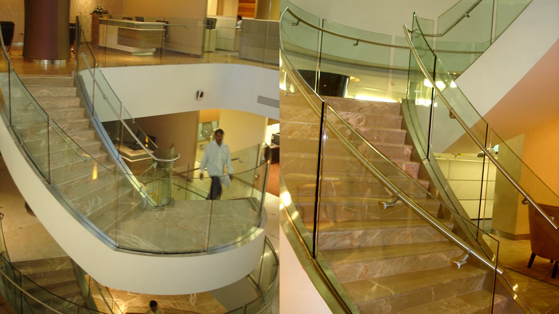 Curved Glass Railing Img01