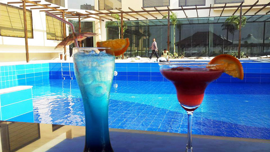 Glass Tiles for Pools Img02