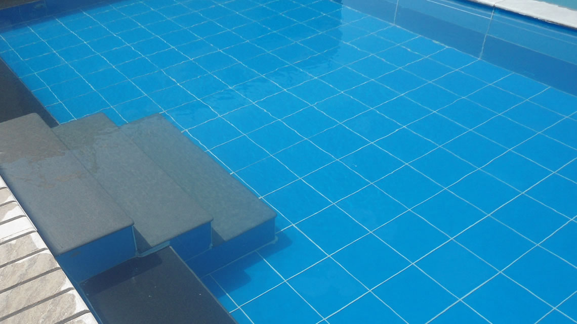 Glass Tiles for Pools Img03