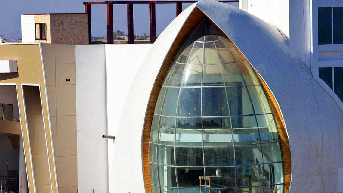 Double Curved Glass Facade Img01