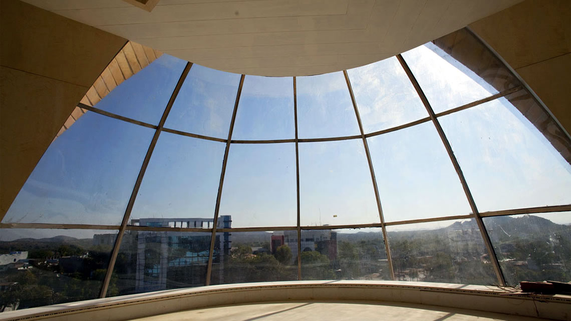 Double Curved Glass Facade Img02