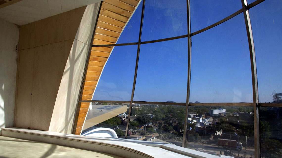 Double Curved Glass Facade Img03