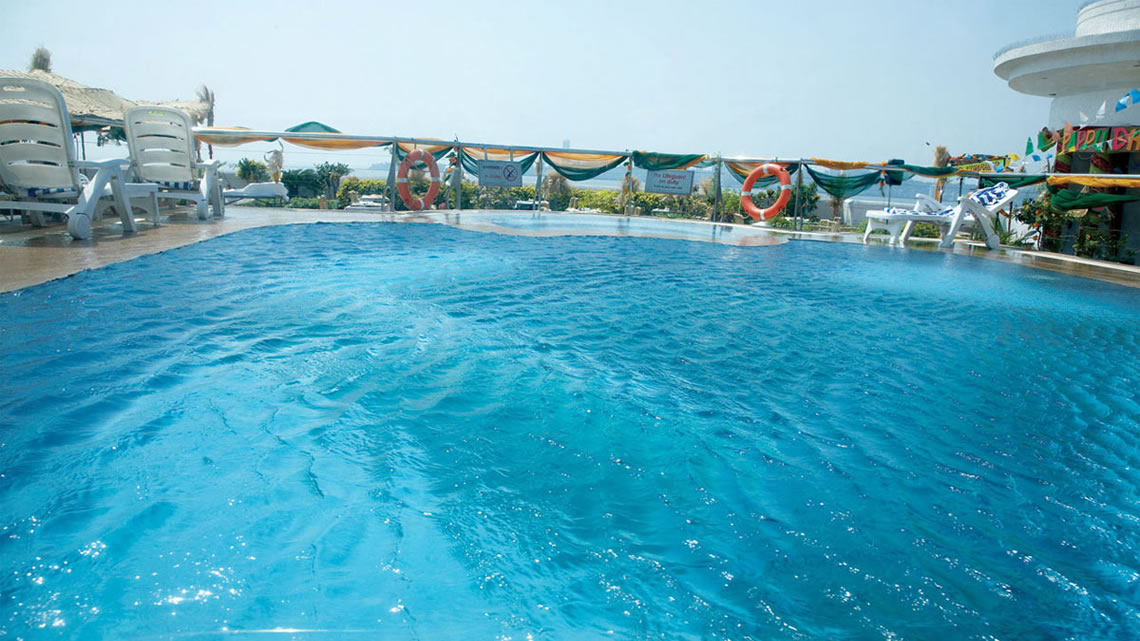 Glass Bottom Pool Img01