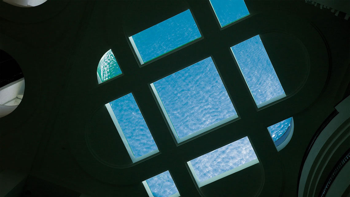 Glass Bottom Pool Img03