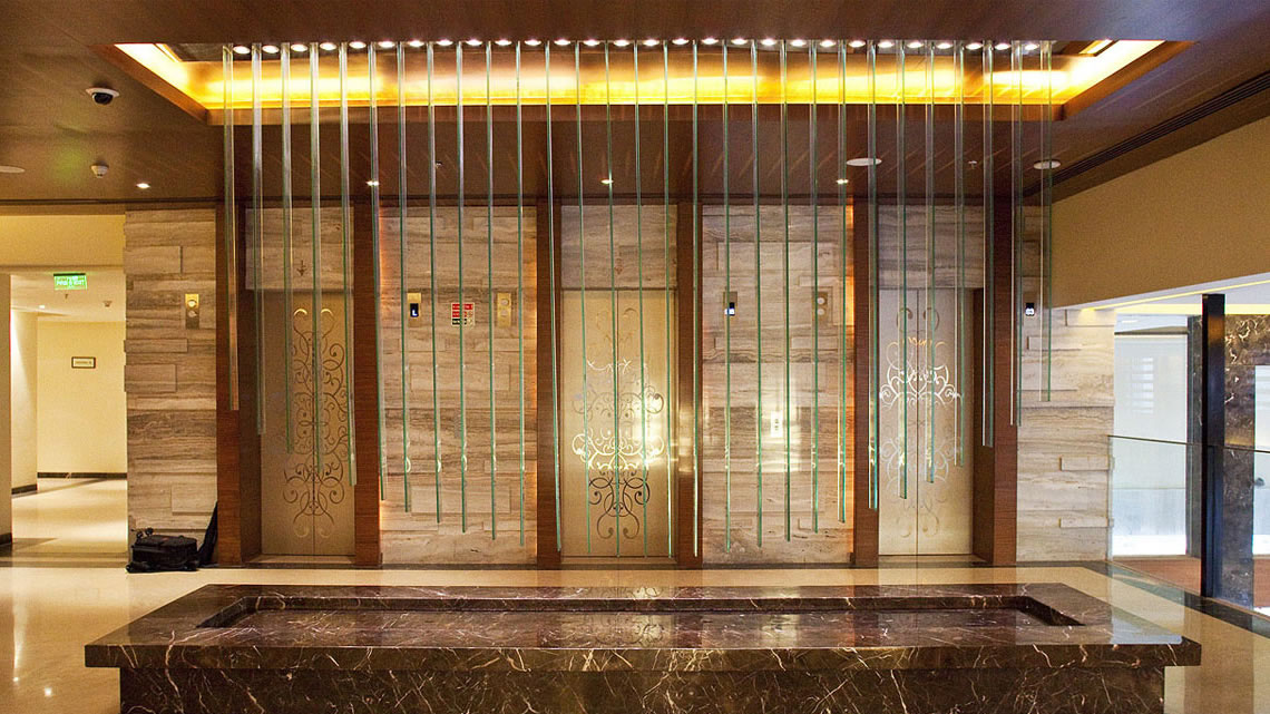 Glass Interiors - Courtyard Marriott Img04