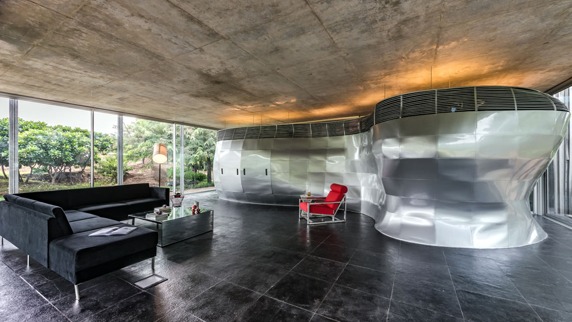 Residence Outhouse Img01