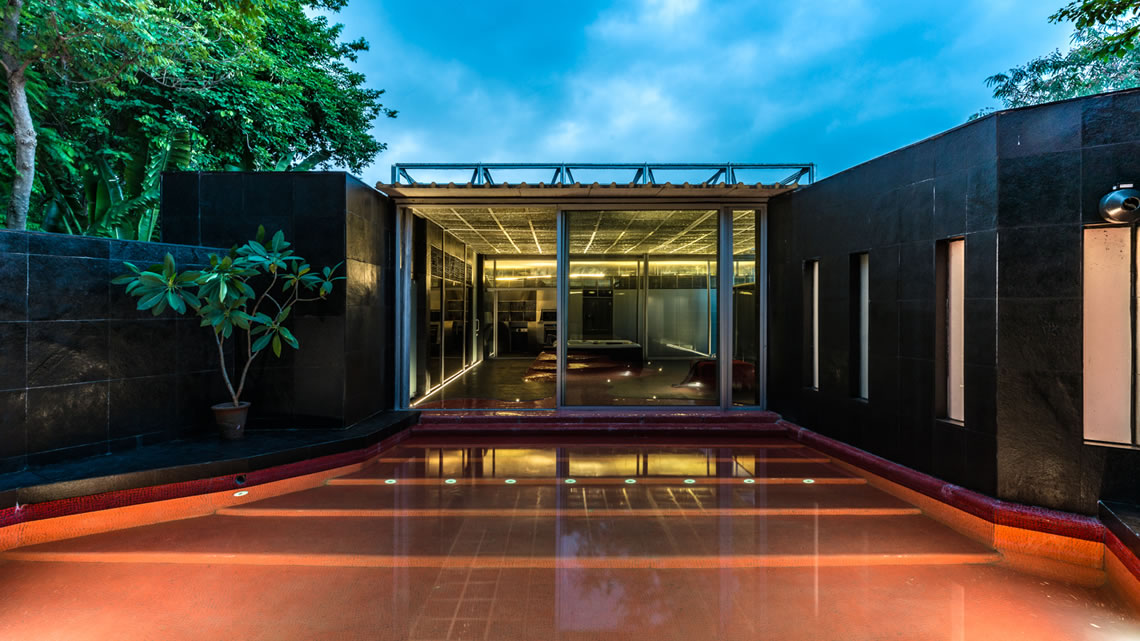 Residence Outhouse Img02