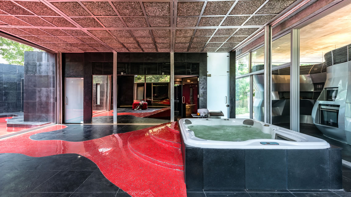 Residence Outhouse Img03