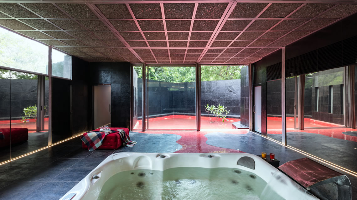 Residence Outhouse Img04