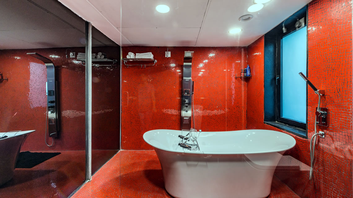 Residence Outhouse Img05